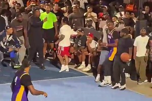 四号位对决！经典回顾：NCAA时期的锡安vs八村塁！
